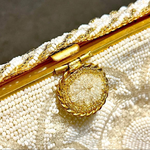 Vintage white beaded evening bag with chain - Picture 13 of 13